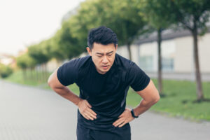 Man with abdomen pain while running