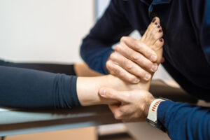 is manual therapy effective for relieving joint pain